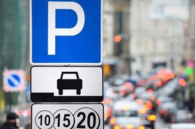 У Києві тимчасово не буде стягуватися плата за паркування на комунальних майданчиках. Тривалість цього періоду невідома.